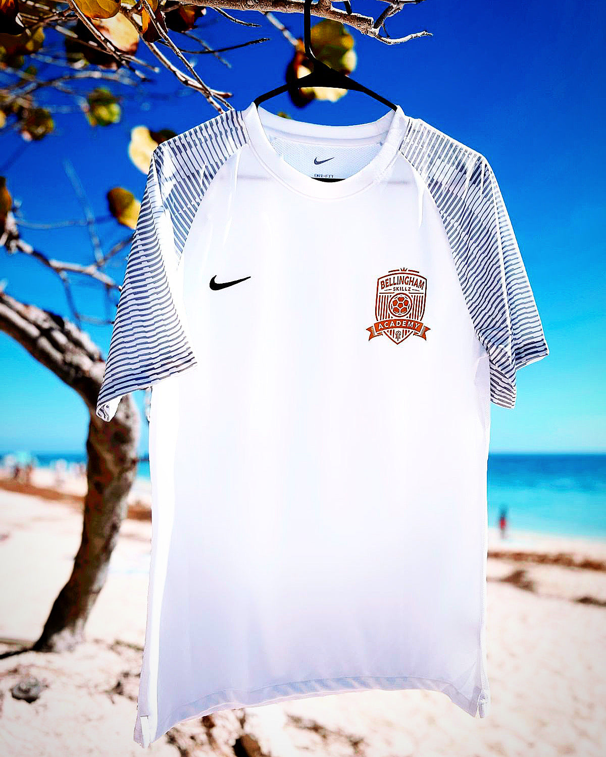 URBAN WHITE TEE FOR HIM